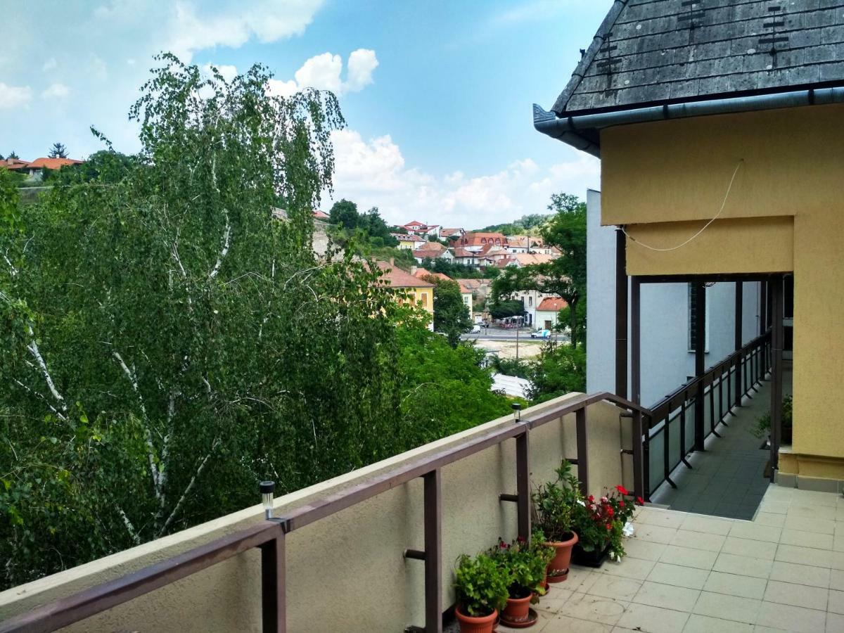 Aradi Apartman Apartment Esztergom Luaran gambar